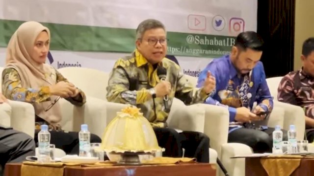 Ket : Wali Kota Parepare, Taufan Pawe saat menjadi pembicara di Green Leader Forum Sulsel. (Foto : Dok Humas Pemkot Parepare)