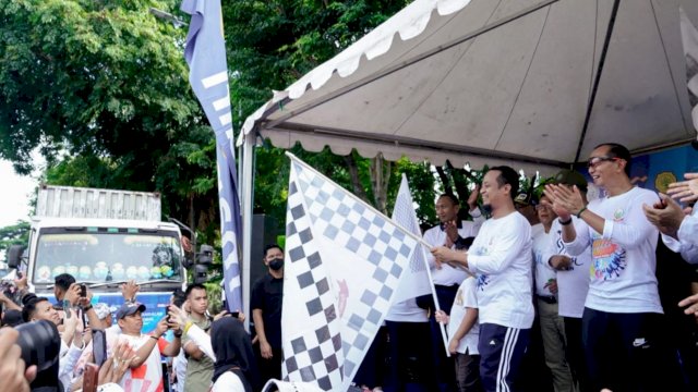 Gubernur Sulsel Andi Sudirman Sulaiman, melepas ekspor Produk Halal ke 10 Negara Tujuan, Minggu (16/10/2022). (Istimewa)