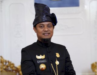 HUT ke-353 Sulsel, Andi Sudirman Kenakan Pakaian Adat Kajang