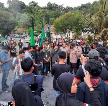 Temui Mahasiswa Demo, Irvan Majid Dukung Penolakan Kenaikan Harga BBM