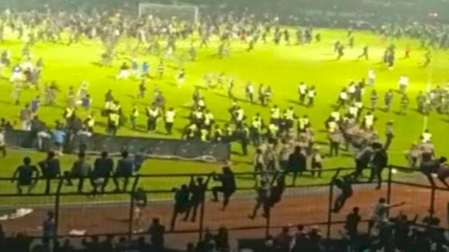 Ket : Kerusuhan di Kanjuruhan, Arema FC Bisa Dilarang Jadi Tuan Rumah Sepanjang Musim Ini (Istimewa)