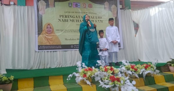 Ketua PKK Parepare Erna Taufan Ajak Pelajar dan Orang Tua Siswa Tingkatan Nilai Taqwa