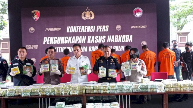 Dittipid Narkoba Bareskrim Polri dan Bea Cukai saat Press Confrence pengungkapan 270 Kilogram Sabu di Mabes Polri, Rabu (12/10/2022). (Foto: Wahyu Widodo/Republiknews.co.id)