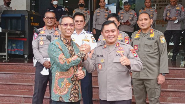 Ket : Pj Gubernur DKI Jakarta Heru Budi dan Kapolda Metro Jaya Irjen Fadil Imran Sesaat Setelah Press Confrence, Kamis (20/10) (Foto: Wahyu Widodo Republiknews.co.id)