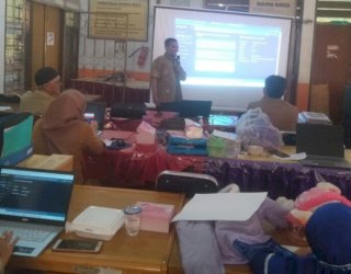 Implementasi Program Unggulan, SMKN 1 Palopo Workshop Berbasis Data