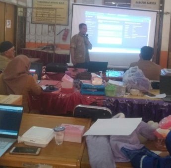 Implementasi Program Unggulan, SMKN 1 Palopo Workshop Berbasis Data