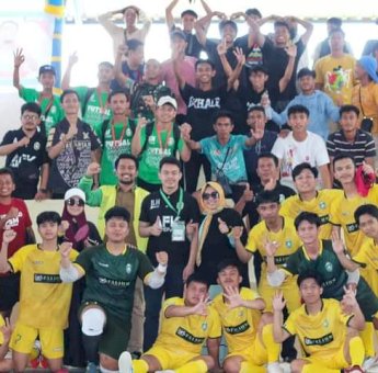 Ketua Kontingen Parepare Erna Rasyid Taufan Semangati Atlet Futsal Porprov &nbsp;