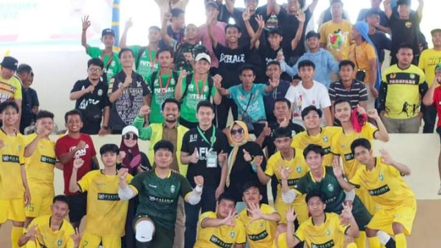 Ketua Kontingen Parepare Erna Rasyid Taufan Semangati Atlet Futsal Porprov &nbsp;