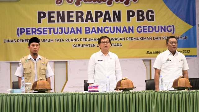Pembukaan Sosialisai Penerapan PBG di Aula Laga Ligo Kantor Bupati Luwu Utara.