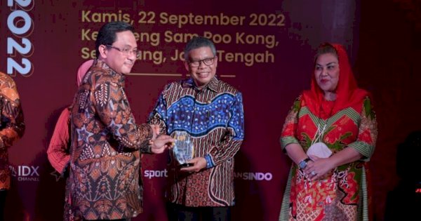 Taufan Pawe Terima Penghargaan Kepala Daerah Inovatif 2022 dari MNC Portal Indonesia