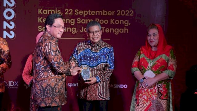 Taufan Pawe Terima Penghargaan Kepala Daerah Inovatif 2022 dari MNC Portal Indonesia