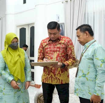 Bupati Gowa dan Keluarga Didata untuk Pendataan Awal Regsosek 2022