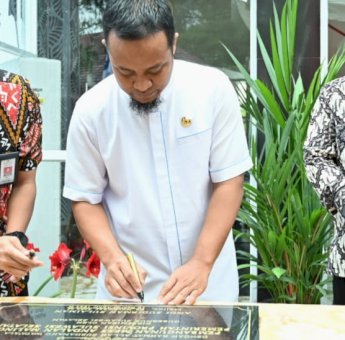 Gubernur Andi Sudirman Resmikan Mess Andalan Malino