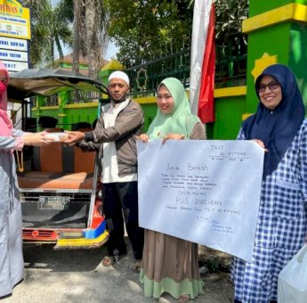 Galakkan Jum’at Sedekah, POS PG-TKIT Al Fityan School Gowa Berbagi Ratusan Makanan