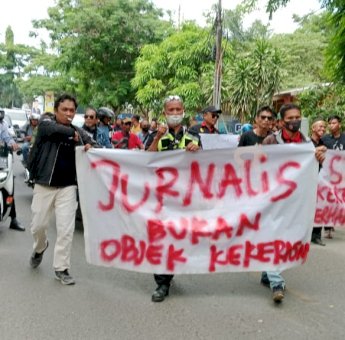 Buntut Pengeroyokan Jurnalis di Dinas Dukcapil Jeneponto, Sejumlah Jurnalis Gelar Aksi Unjuk Rasa di Depan Polres