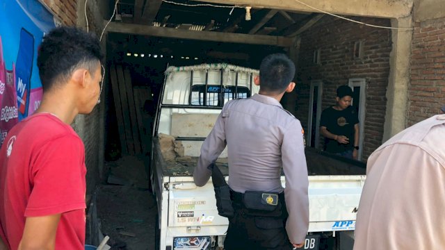 Pihak kepolisian saat mendatangi lokasi kejadian. (Istimewa)
