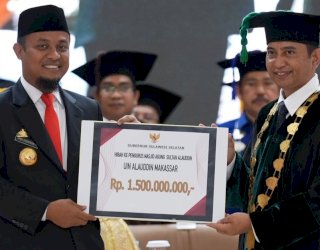 Gubernur Andi Sudirman Bantu Rp1,5 Miliar Untuk Pembangunan Masjid Agung Sultan Alauddin UIN