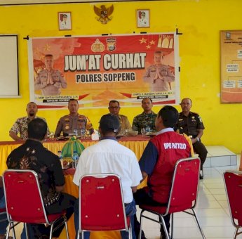 Serap Keluhan Masyarakat, Kapolres Soppeng Kelilingi Pos ‘Jumat Curhat’