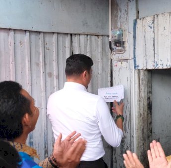 581 Rumah Tangga di Gowa Terima Bantuan Pasang Baru Listrik