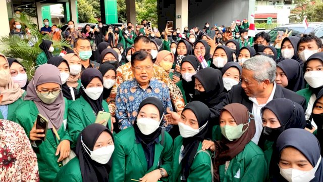 Juwuf Kalla Bersama Mahasiswa Universitas Nahdlatul Ulama Surabaya. (Istimewa)