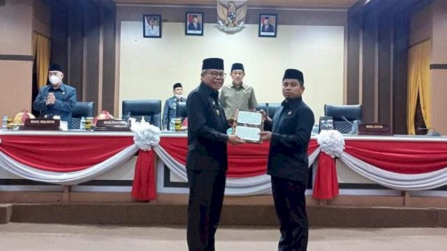Ket : Wali Kota Parepare, Taufan Pawe bersama Wakil Ketua DPRD Parepare, Tasming Hamid pada Rapat Paripurna Penetapan KUA PPAS APBD 2023 (Istimewa)