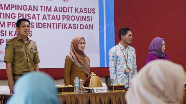 Bupati Luwu Utara Indah PutriIndriani saat menghadiri pembukaan kegiatan Identifikasi Audit Kasus Stunting Tahap II yang dilaksanakan DP3AP2KB. Senin (14/11/2022)