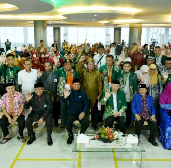 Gubernur Andi Sudirman Lepas Peserta dan Penggembira Muktamar Muhammadiyah dan Aisyiah Ke-48 di Solo