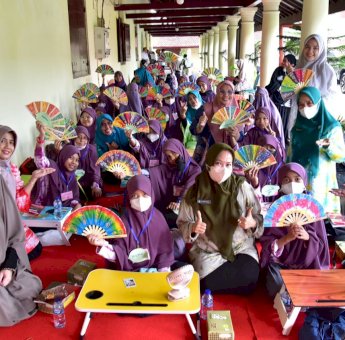 Sinergikan Program Dengan Dinas Pariwisata Sulsel, PKK Gelar Membatik Goes to School di Benteng Rotterdam