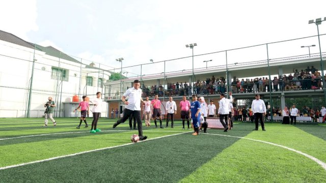 Bupati Gowa Adnan Purichta Ichsan di sela-sela kegiatan yang berlangsung Vanue Satria Mini Soccer, Jalan Basoi Daeng Bunga, Kecamatan Somba Opu, kemarin. (Dok. Humas Gowa)