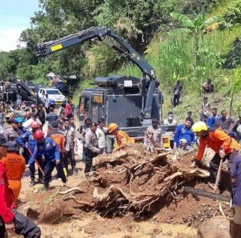 Bupati Gowa: Seluruh Elemen Bekerja untuk Penanganan Longsor di Parangloe