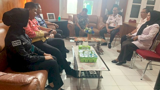 Jajaran Kanwil Kemenkumham Sulsel saat melakukan pertemuan dengan Disparbud Kabupaten Kepulauan Selayar. Pertemuannya membahas percepatan pencatatan KIK kedepannya. (Dok. Humas Kanwil Kemenkumham Sulsel)
