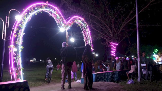 Taman Desa Sejuta Lampu dan Gerobak Kuliner yang berada di Lapangan Desa Bontoloe, Kecamatan Galesong, Kabupaten Takalar. (Istimewa)