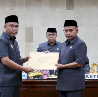 Bupati Serahkan Propemperda 2023 ke DPRD Luwu Timur