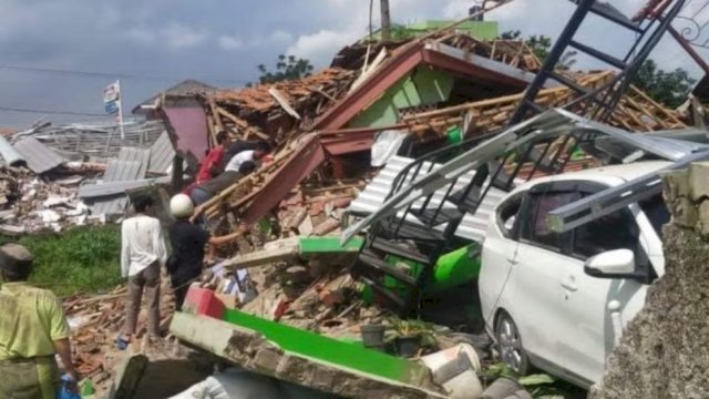 Dampak Gempa Bumi di Cianjur Jawa Barat. (SC: Facebook @WeleriNeniRa)
