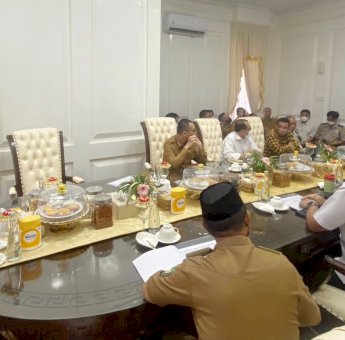 Gerak Cepat Gubernur Sulsel Atasi Banjir, Langsung Rapat Evaluasi dan Mitigasi