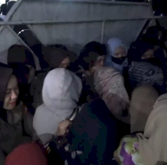 Tak Ditemui Syamsari Kitta Saat Demo, Emak-emak Berontak Paksa Masuk Rujab Bupati Takalar