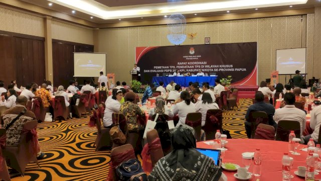 Rapat Koordinasi Anggota Komisiiner KPU Kabupaten dan Kota se-Provinsi Papua Devisi Data dan Informasi. (Foto: Hendrik / Republiknews.co.id)