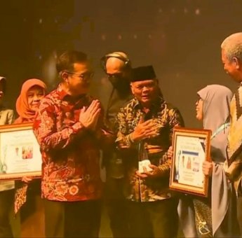 Percepatan Penurunan Stunting di Enrekang, Bupati Muslimin Bando Raih Diamond Award IHIA VI-2022