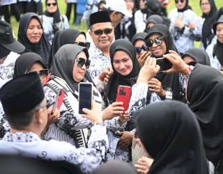 Pimpin Upacara Peringatan HUT PGRI dan Hari Guru Nasional, Indah Apresiasi Guru di Luwu Utara