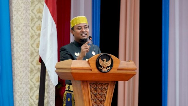 Gubernur Sulsel Andi Sudirman Sulaiman, memberikan sambutan saat Rapat Paripurna DPRD Selayar, Jumat (25/11/2022). (Istimewa)