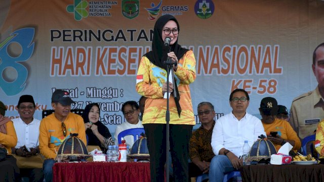 Bupati Luwu Utara Indah Putri Indriani membuka Fun Camping dalam rangka peringatan HKN di Pantai Seta-Seta, desa Poreang, Kecamatan Tanalili. Jumat (25/11/2022)