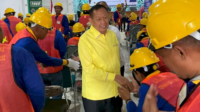 Anggota Komisi V DPR RI, Hamka B Kady saat membuka Pembekalan dan Uji Sertifikasi Tenaga Kerja Konstruksi, di Kabupaten Takalar, Sabtu (26/11). (Istimewa)
