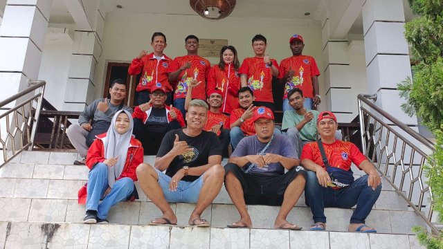 Atlet Biliar Kabupaten Muna Besama Ketua POBSI Muna.
