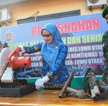 Musnahkan Ratusan Senjata Api Rakitan di Polres Luwu Utara, Bupati Indah Apresiasi Kinerja Kepolisian