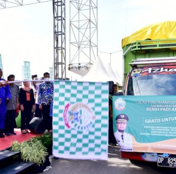 Gubernur Sulsel Salurkan Bantuan Pertanian Senilai Rp66 Miliar