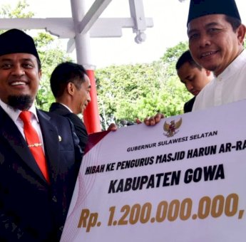 Gubernur Sulsel Beri Hibah Rp 1,2 Miliar Untuk Masjid Harun Ar-Rasyid di Gowa