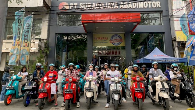 PT Suracojaya Abadimotor menggelar touring bersama puluhan anak muda di Makassar dengan menggunakan Yamaha Fazzio pada momentum peringatan Hari Sumpah Pemuda, Sabtu (29/10/2022). (Foto: Istimewa)