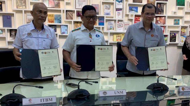 Wakil Rektor Bidang Kerjasama (WR IV) UNM, Dr Muhammad Ichsan Ali saat melakukan penandatanganan kerjasama dengan sejumlah perguruan tinggi di Malaysia. (Foto: Istimewa)