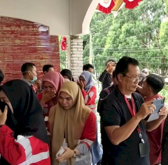 Tangis Karyawan Warnai Hari Pertama Manajemen Baru PT. CLM Berkantor, KTT Dipecat