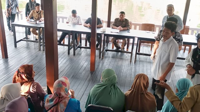 Ket : YLP2EM bersama Komisi II DPRD Parepare saat rapat dengar perdapat dengan Penyandang Disabilitas (Foto : Mulyadi Ma'ruf/Republiknews.co.id)